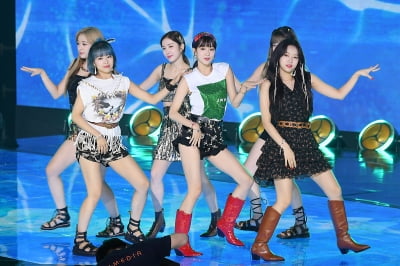 [TEN 포토] 에이프릴 '귀요미들의 무대'