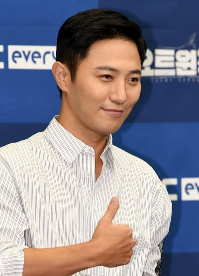 [TEN 포토] '요트원정대' 진구 '바다를 사랑하게 된 사나이'