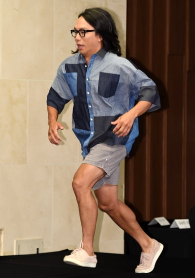 [TEN 포토] '요트원정대' 송호준 '아찔 넘어질뻔'