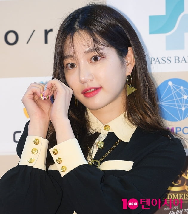 [TEN 포토] 이유비 '앙증맞은 손하트'