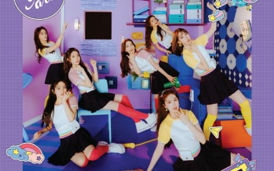 '슈퍼 루키' 위클리, 올해 데뷔한 걸그룹 중 최다 음반 판매량 달성