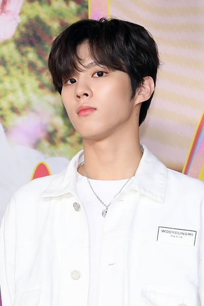 [TEN 포토] 김우석 '남신강림'