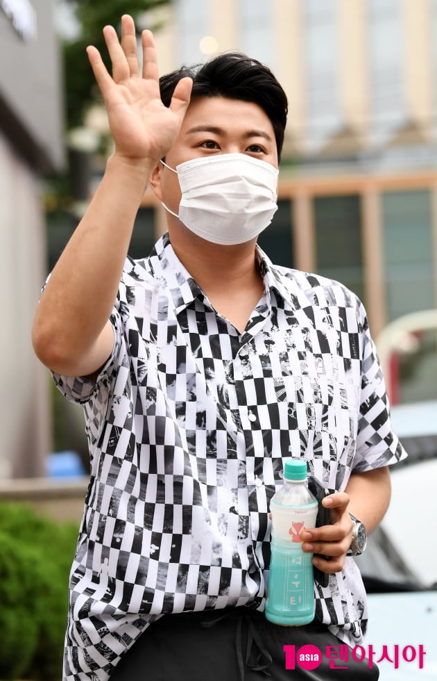 [TEN 포토] 김호중 '팬미팅때 만나요~''