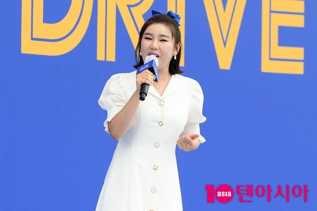 [TEN 포토] 송가인 '아침에도 변함없는 가창력'
