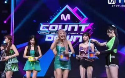 '엠카' (여자)아이들, '덤디덤디' 컴백 동시에 1위