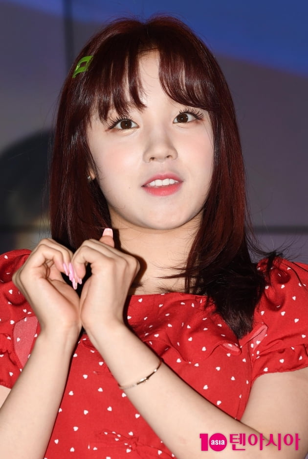 [TEN 포토] (여자)아이들 우기 '귀요미 하트'