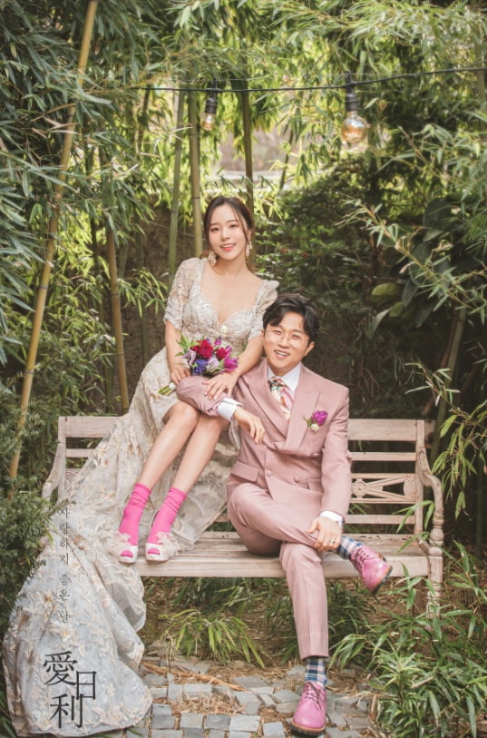 박성광♥이솔이 오늘(15일) 결혼…마흔파이브와 유쾌한 웨딩화보 