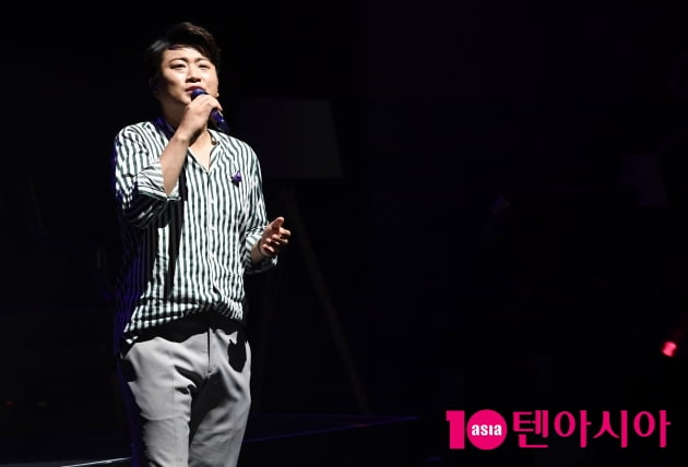[TEN 포토] 미스터트롯 김호중 '바라던 팬미팅 순간순간 열심히'