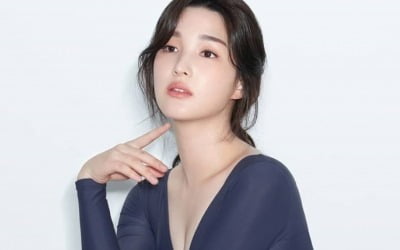 '30kg 감량' 율희, 밀착 보디슈트로 뽐낸 S라인