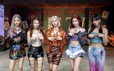 ITZY 'Not Shy', '달라달라' 보다 흥행 속도 빠르다…앨범 선주문량 자체 최고