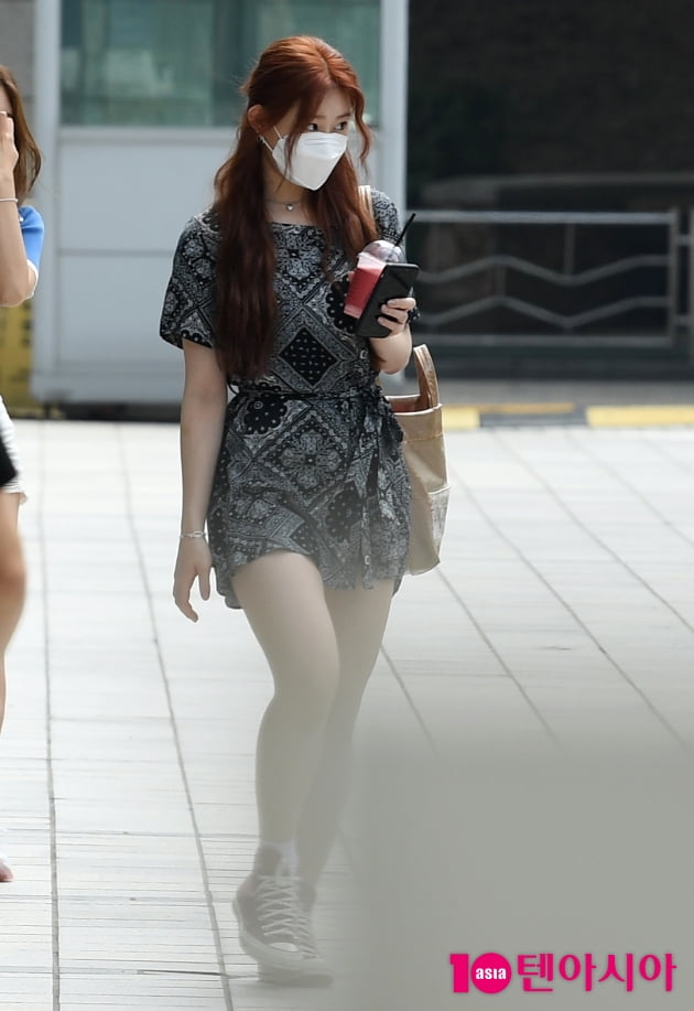 [TEN 포토] 있지 채령 '하늘하늘한 원피스'