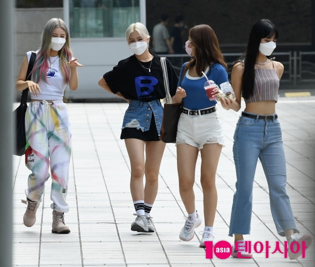 [TEN 포토] 있지 류진-예지-리아-유나 '폭염을 이기는 패션'