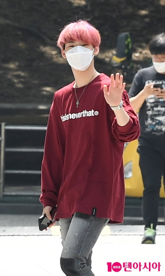 [TEN 포토] 온앤오프 효진 '헤어+의상 깔맞춤'