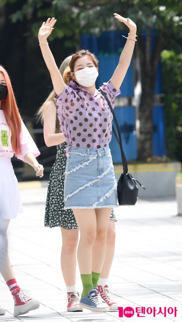 [TEN 포토] 로켓펀치 연희 '뜨거운 태양과 한몸이 되어'