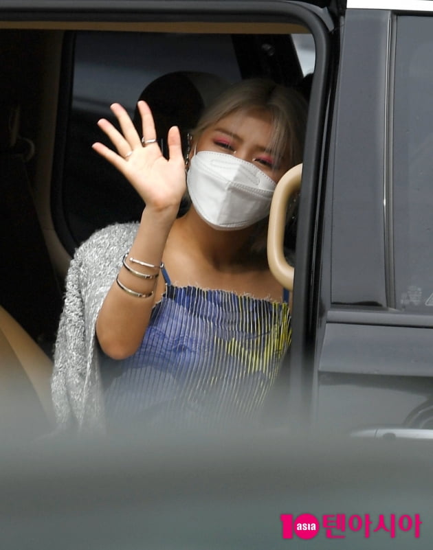 [TEN 포토] 있지 류진 '여러분 안녕~'
