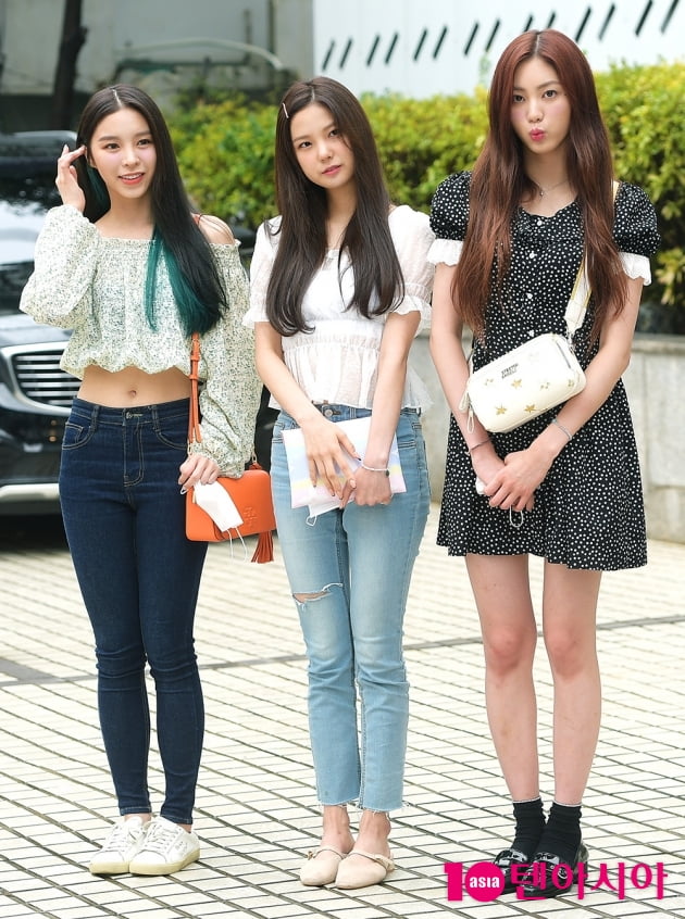 [TEN 포토] CLC 엘키X유진X은빈, '소녀감성 담은 출근길 패션'