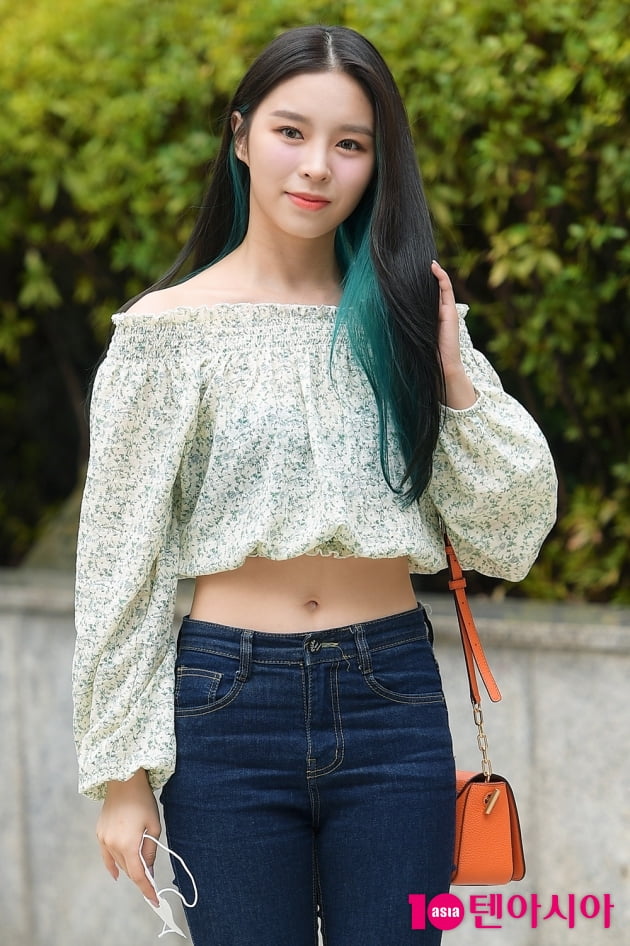 [TEN 포토] CLC 엘키, '머리 쓸어내리는 엘프'