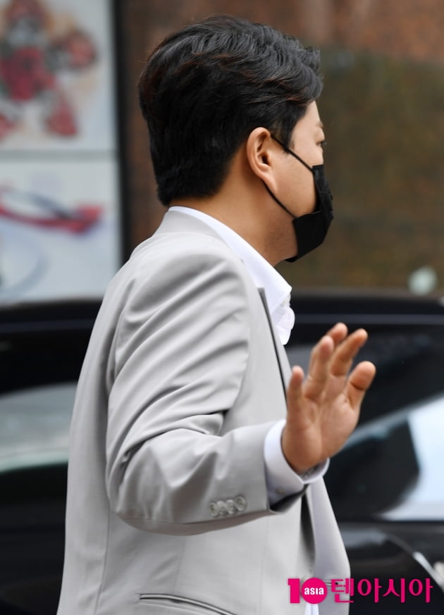 [TEN 포토] 김호중 '이젠 안녕~'