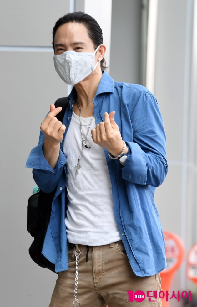 [TEN 포토] 양준일 '미소년 꽃미소'