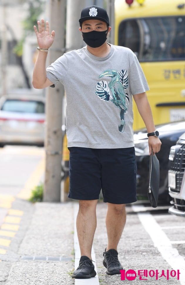 [TEN 포토] 김호중 '폭염에도 열일중'