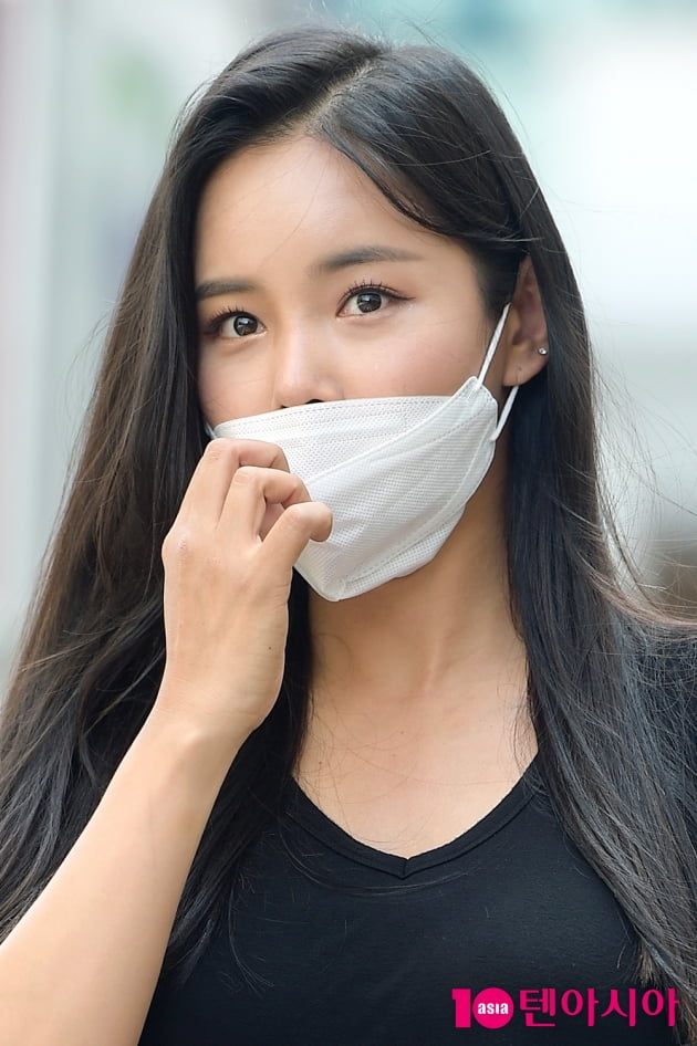 [TEN 포토] 조정민 '포토타임 위해 1초 마스크 오픈'