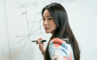 '앨리스' 김희선, 의사→변호사→물리학자…전문직 소화력