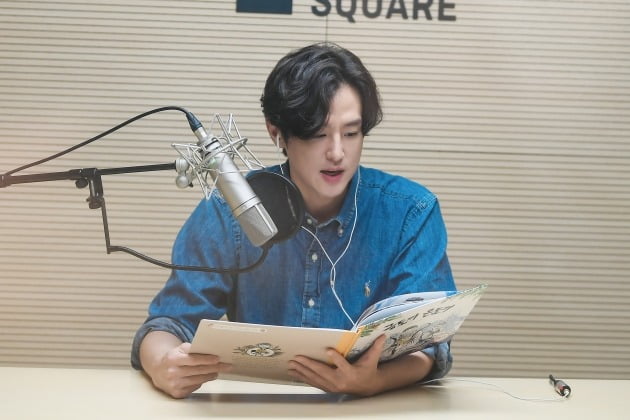 배우 권율이 텐아시아와 네이버 오디오클립이 함께하는 재능 기부 릴레이 '스타책방'에 참여했다. / 이승현 기자 lsh87@