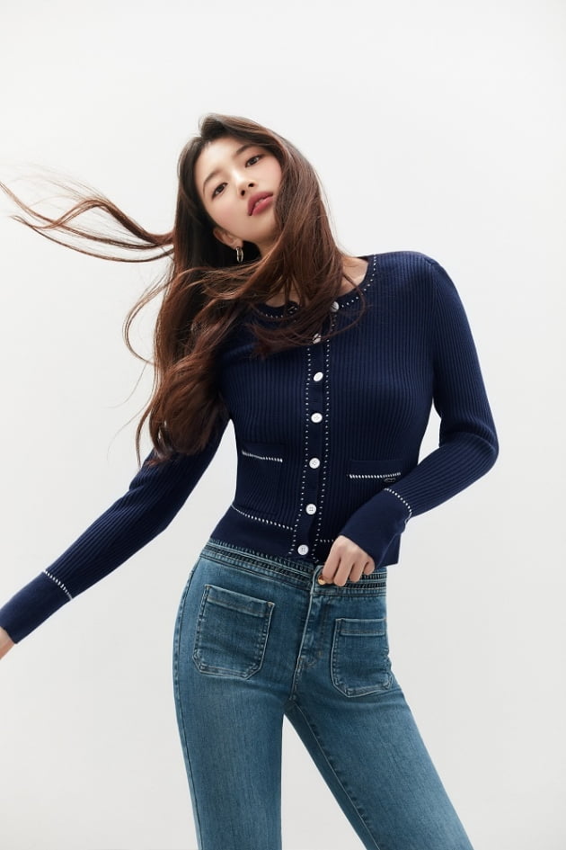 수지, 벌써 가을…청순美 넘치는 자태 [화보]