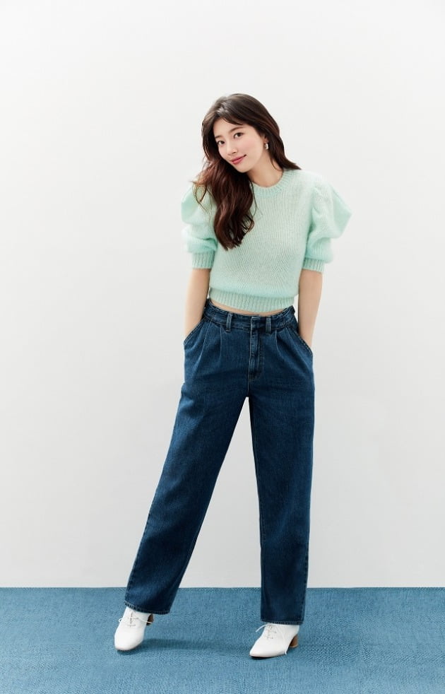 수지 청바지 화보 / 사진제공=게스