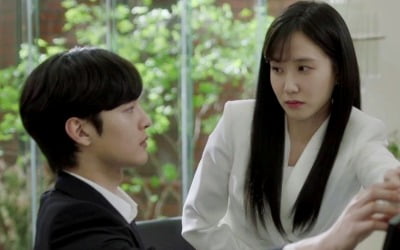 '브람스를 좋아하세요?' 박은빈X김민재, 악보 넘기다 심쿵 손터치