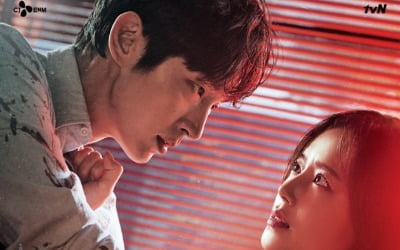 '악의 꽃' 작가 인터뷰 공개…"악의로 뒤덮인 곳에서도 꽃은 피어난다"