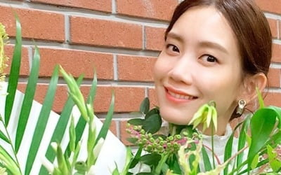 신현빈, 단아하게 머리 묶고 장난기 가득 표정…'꽃보다 장겨울'
