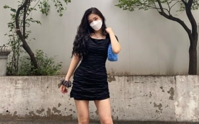 레드벨벳 조이, 여름에도 포기 못한 롱부츠 '각선미가 예술'