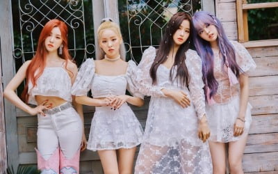 신인 걸그룹 루나솔라, 데뷔부터 '핫'하다…홈페이지 서버 다운