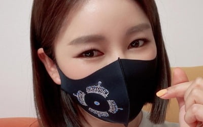 송가인, 마스크 쓰고 "화이팅"…방역수칙 준수도 모범적