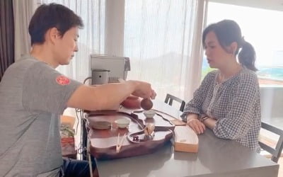 하희라♥최수종, 오붓한 티 타임에 '꿀 뚝뚝 눈빛'…"사랑합니다"