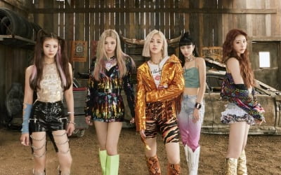 ITZY, '무대 장인' 포스 이 정도…한복 버전 'Not Shy' 안무 영상 인기