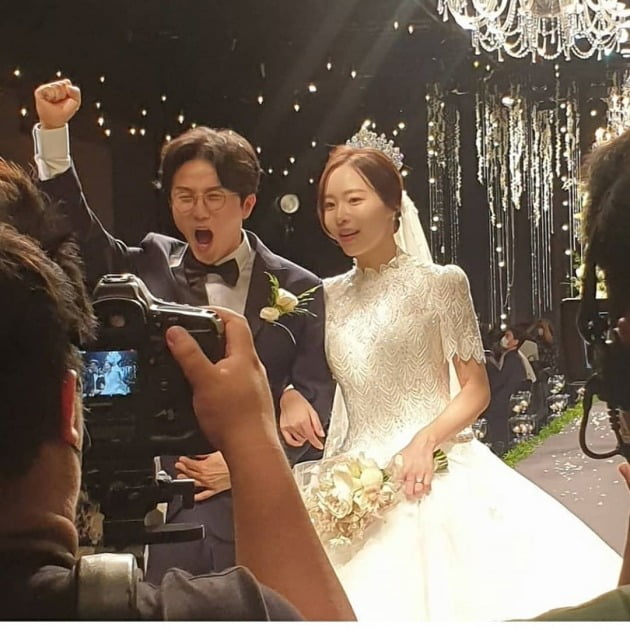 박성광♥이솔이 결혼 소감 "코로나19로 힘들 신랑·신부, 응원하고 축복" [전문]