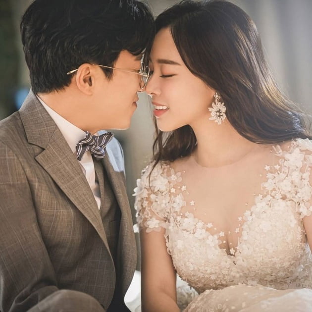 박성광♥이솔이 결혼 소감 "코로나19로 힘들 신랑·신부, 응원하고 축복" [전문]