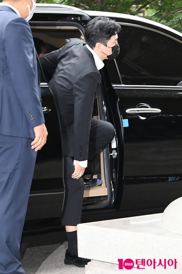 [TEN 포토] 법원 출석하는 양현석 전 YG대표