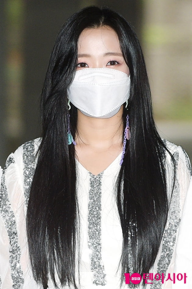 [TEN 포토] 에이프릴 진솔 '청순 터지는 긴 생머리'