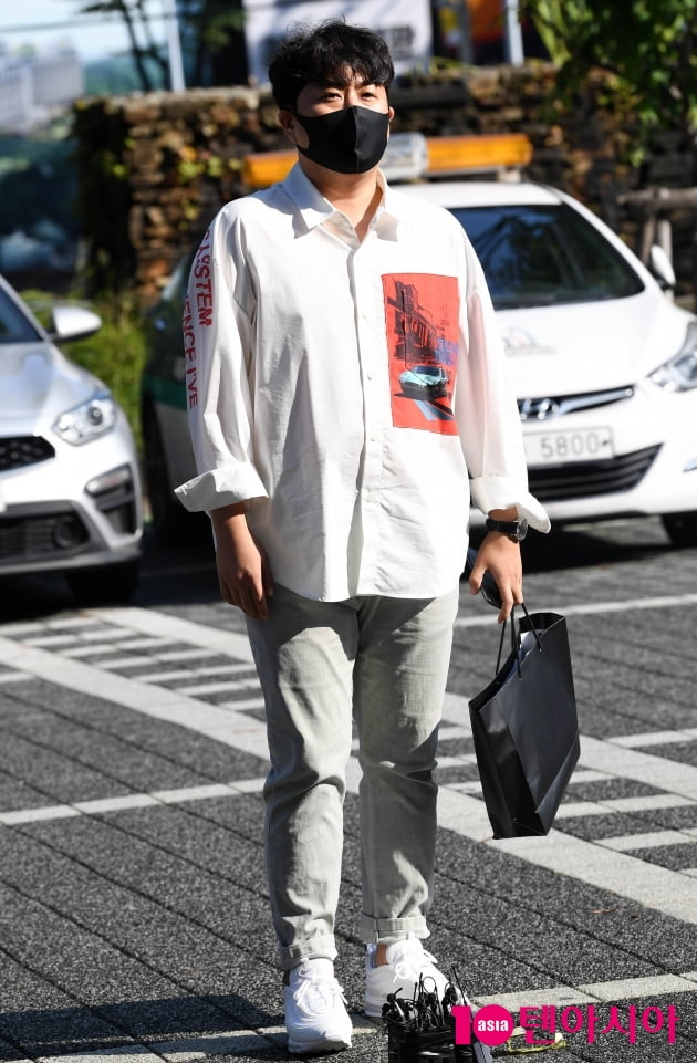 [TEN 포토] 김호중 '사회복무요원 첫 출근'