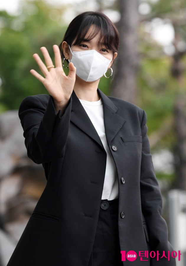 [TEN 포토] 신민아 '손바닥 보다 작은얼굴'
