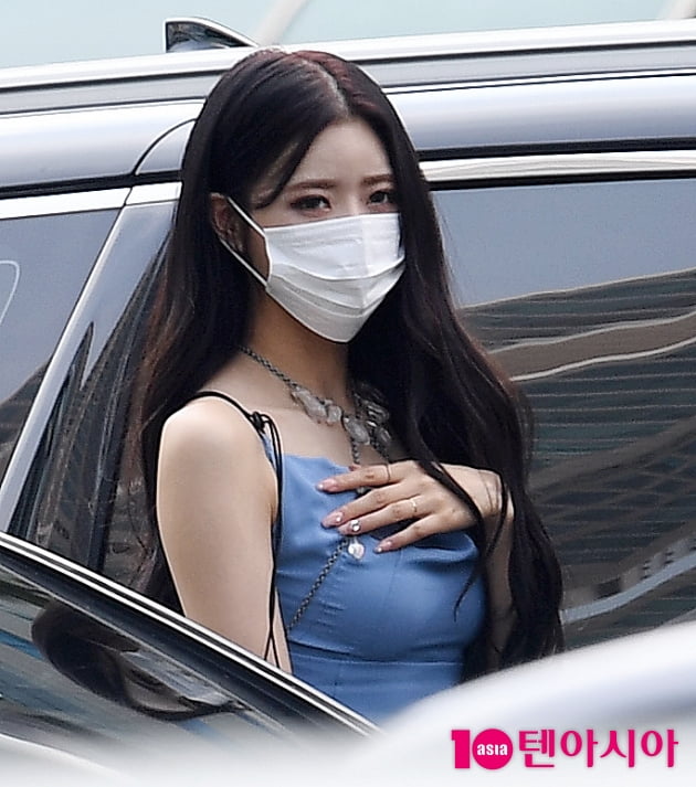 [TEN 포토] 러블리즈 이미주 '더위 날리는 민소매'