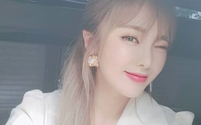 홍진영, 자체로 빛나는 미모…사랑스러운 윙크 셀카