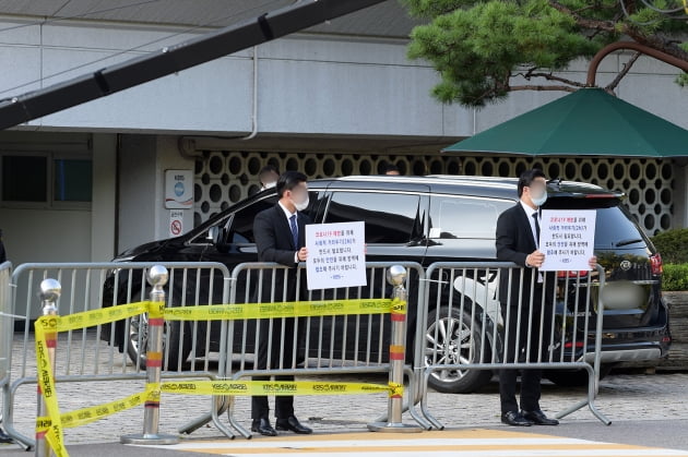 [TEN 포토] 방탄소년단 '국빈급 철통경비 속 뉴스9 출근길'