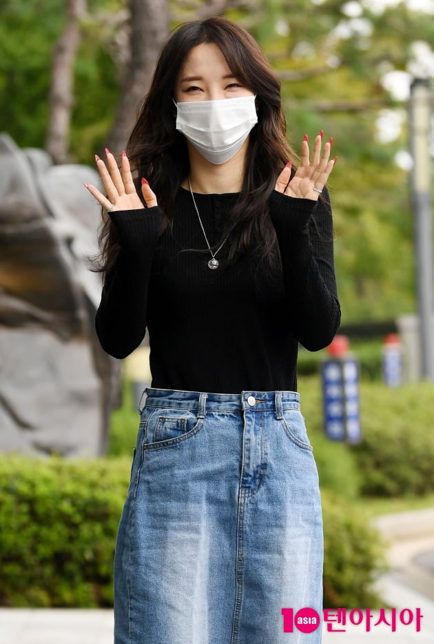[TEN 포토] 전지윤 '반가워요'