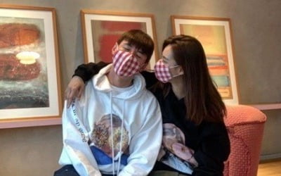 "내 짝꿍"…지소연♥송재희, 커플 마스크 끼고 '꿀 뚝뚝'