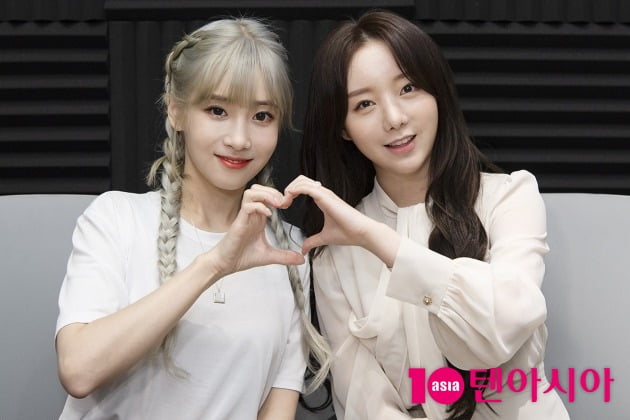 '스타책방'에 참여한 러블리즈 지애와 케이./ 사진=이승현 기자
