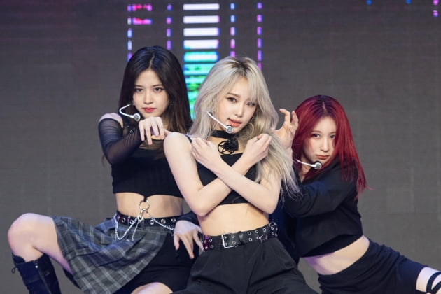 그룹 아이즈원 / 사진제공=오프더레코드, 스윙엔터테인먼트